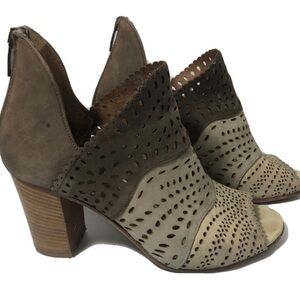 Ron White leather block heel peep toe booties. Size 7.